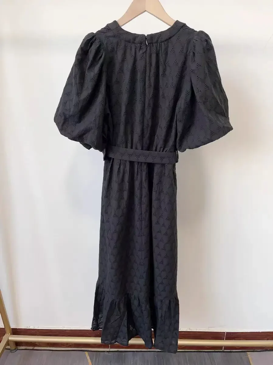 Cotton hollowed out embroidered bubble short sleeved V-neck belt long skirt black dress
Cotton hollowed out embroidered bubble short sleeved V-neck belt long skirt black dress