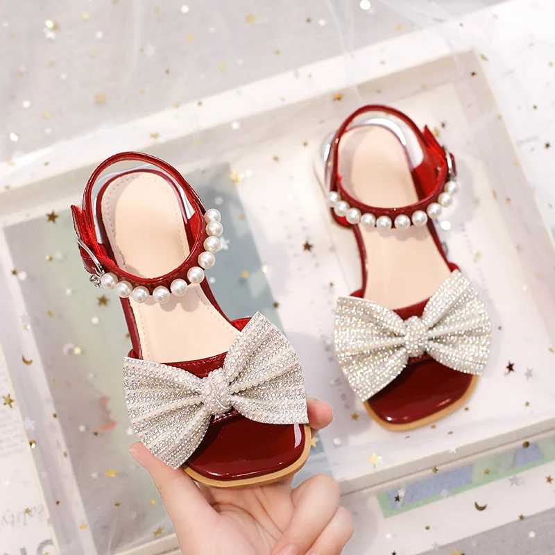 Designer Baby Girls Toddler Sandals Children Crystal Bow Pearl Summer Kids Glitter Shoes High Heels Sequined Rhinestone Princess
Designer Baby Girls Toddler Sandals Children Crystal Bow Pearl Summer Kids Glitter Shoes High Heels Sequined Rhinestone Princess