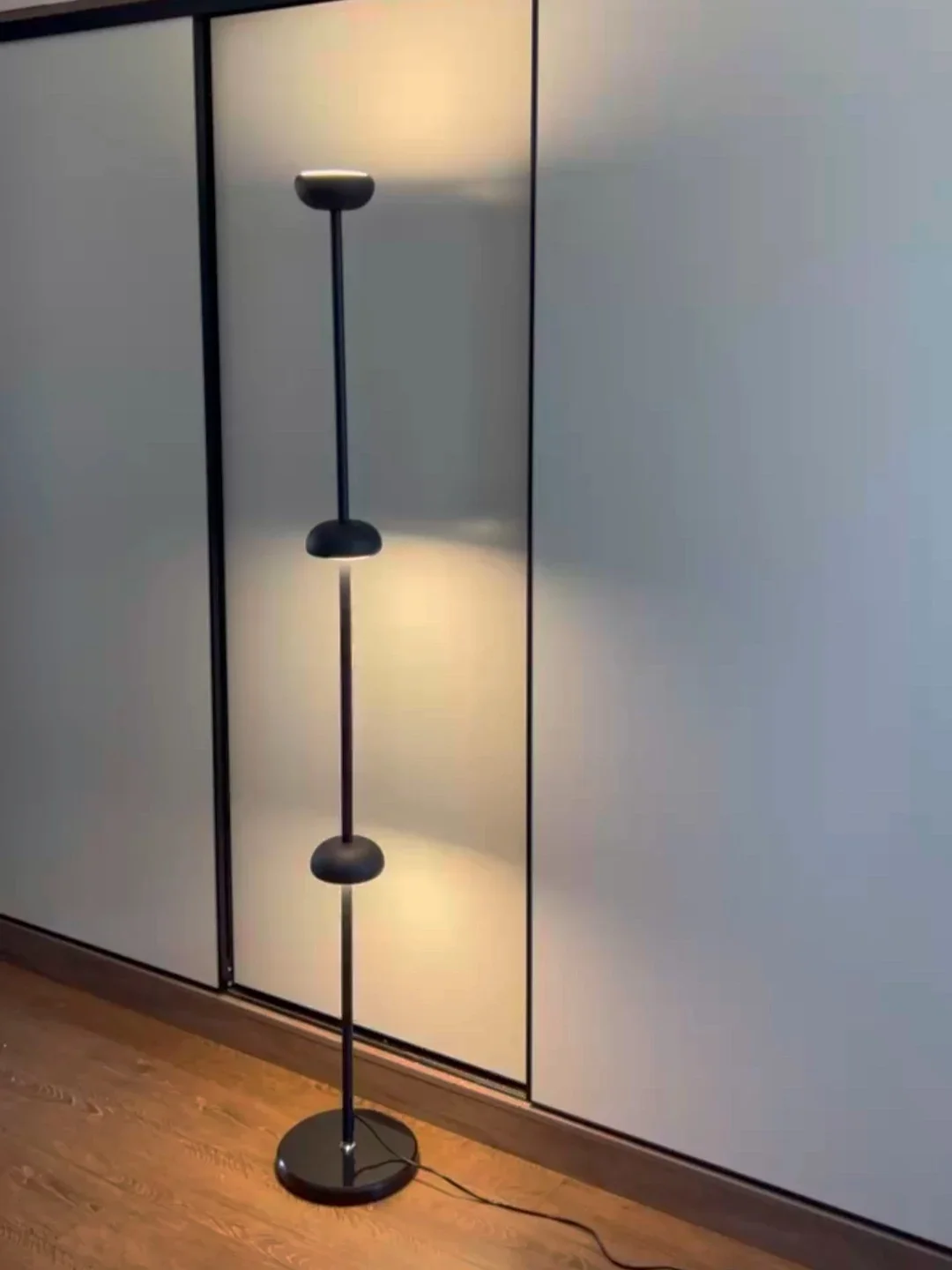 Living Room Corner Time Hourglass Floor Lamp Sofa Side Reading Anti-Piercing Decorative Atmosphere Bedroom Bedside Vertical Lamp
Living Room Corner Time Hourglass Floor Lamp Sofa Side Reading Anti-Piercing Decorative Atmosphere Bedroom Bedside Vertical Lamp