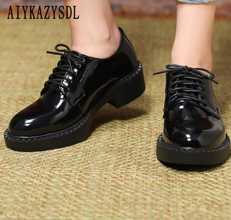 

AIYKAZYSDL Women Flats Patent Leather Glossy Oxford Student Girl Lace Up Shoes Casual Creepers Loafers Derby Shoes Spring Autumn