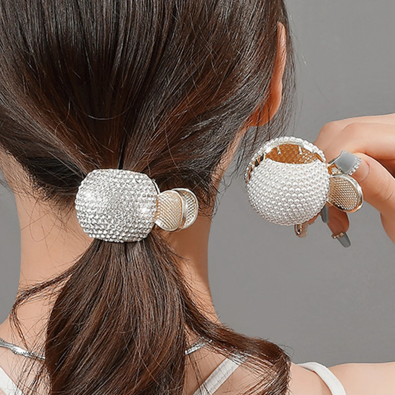 Small High Ponytail Braid Round Hair Claw Girls Women Elegant Rhinestone Pearl Shark Hair Clip Headwear Hair Accessories
Small High Ponytail Braid Round Hair Claw Girls Women Elegant Rhinestone Pearl Shark Hair Clip Headwear Hair Accessories