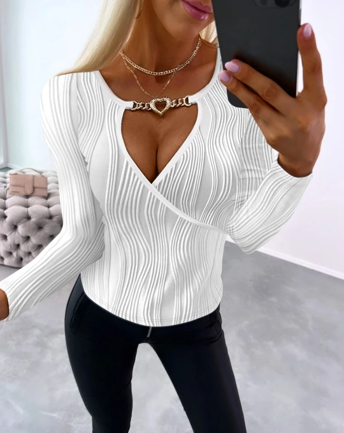 

Women's Blouses Hollow Heart Chain Decor Textured Top 2024 Spring and Summer New Long Sleeve Keyhole Neck Chain Daily Slim Tops
