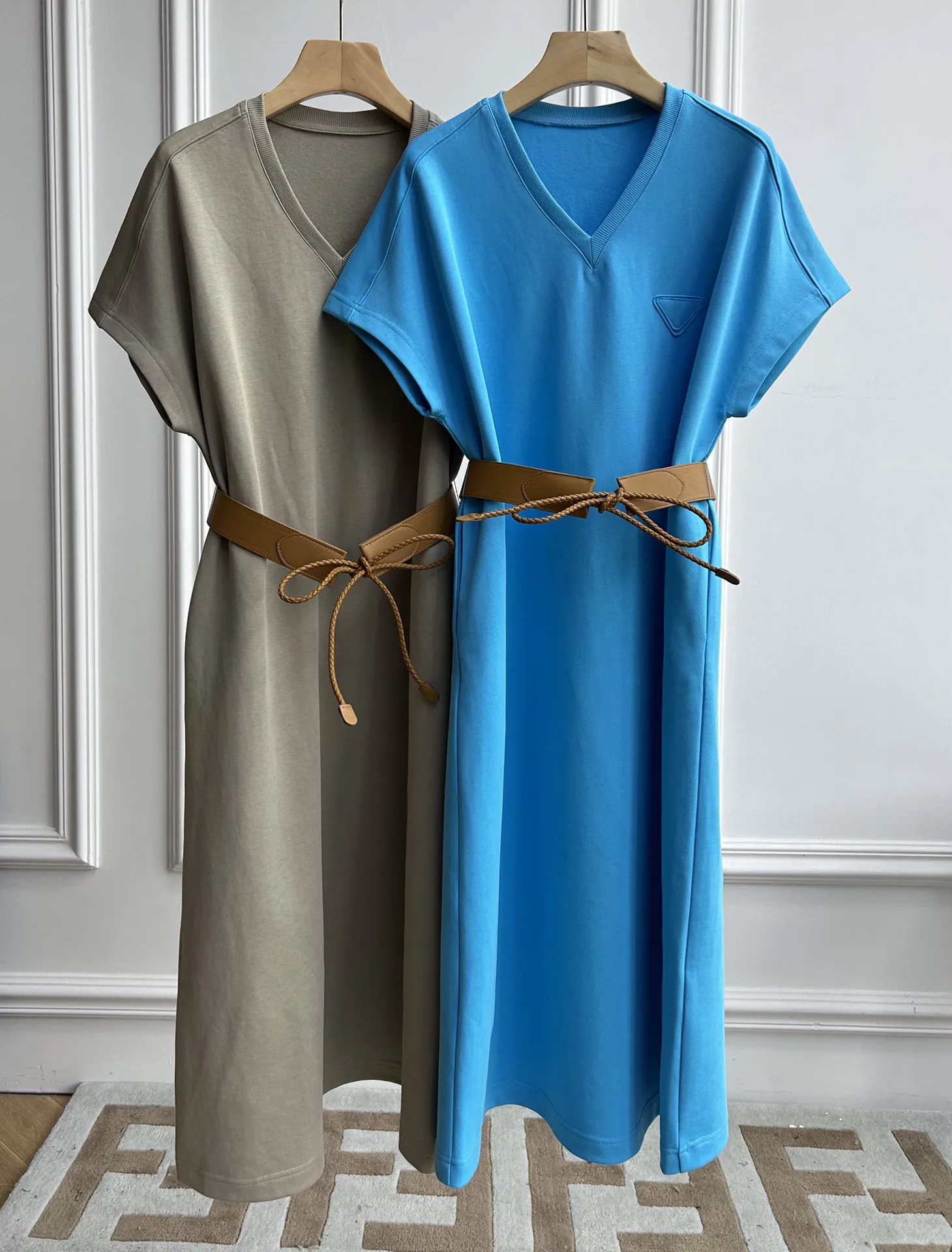Spring and summer new triangular leather belt dress, imported fabric, super comfortable texture
Spring and summer new triangular leather belt dress, imported fabric, super comfortable texture