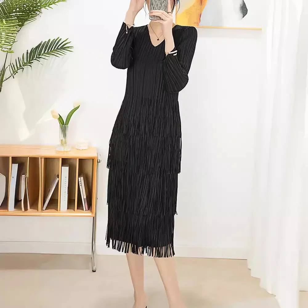 

Miyake Pleated 2024 Spring New Women's V-neck Pullover Tassel Solid Color Dress Elegant Three-quarter Sleeve Mid-length Skirt