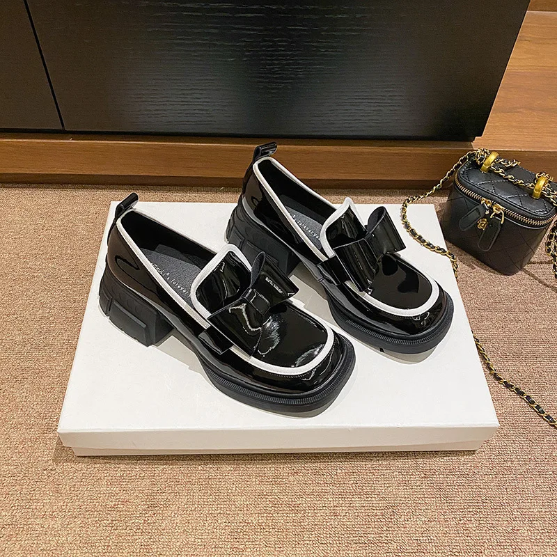 Women's Shoes Square Toe Thick Sole Loafers 2023 New Autumn Patent Leather Thick Heel Thick Sole Women's Sling Bow Loafers
Women's Shoes Square Toe Thick Sole Loafers 2023 New Autumn Patent Leather Thick Heel Thick Sole Women's Sling Bow Loafers