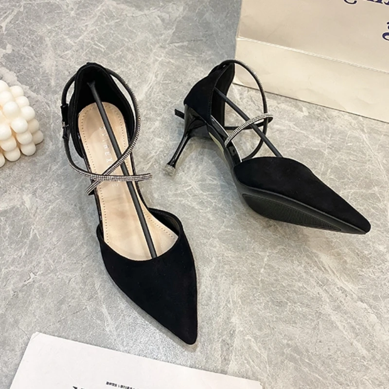 High Heel Women's 2024 Spring New Versatile Water Diamond Cross Button French Girls' Pointed Thin Heel Sandals
High Heel Women's 2024 Spring New Versatile Water Diamond Cross Button French Girls' Pointed Thin Heel Sandals