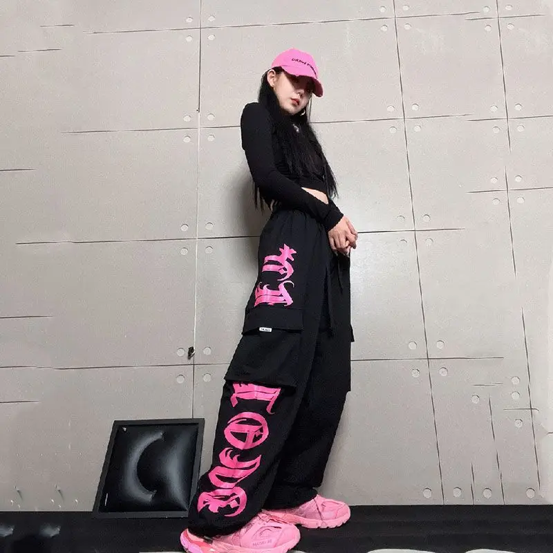 Dance sports pants retro multi-pocket black rose pink printed jumpsuit female personality street hip-hop loose casual
Dance sports pants retro multi-pocket black rose pink printed jumpsuit female personality street hip-hop loose casual