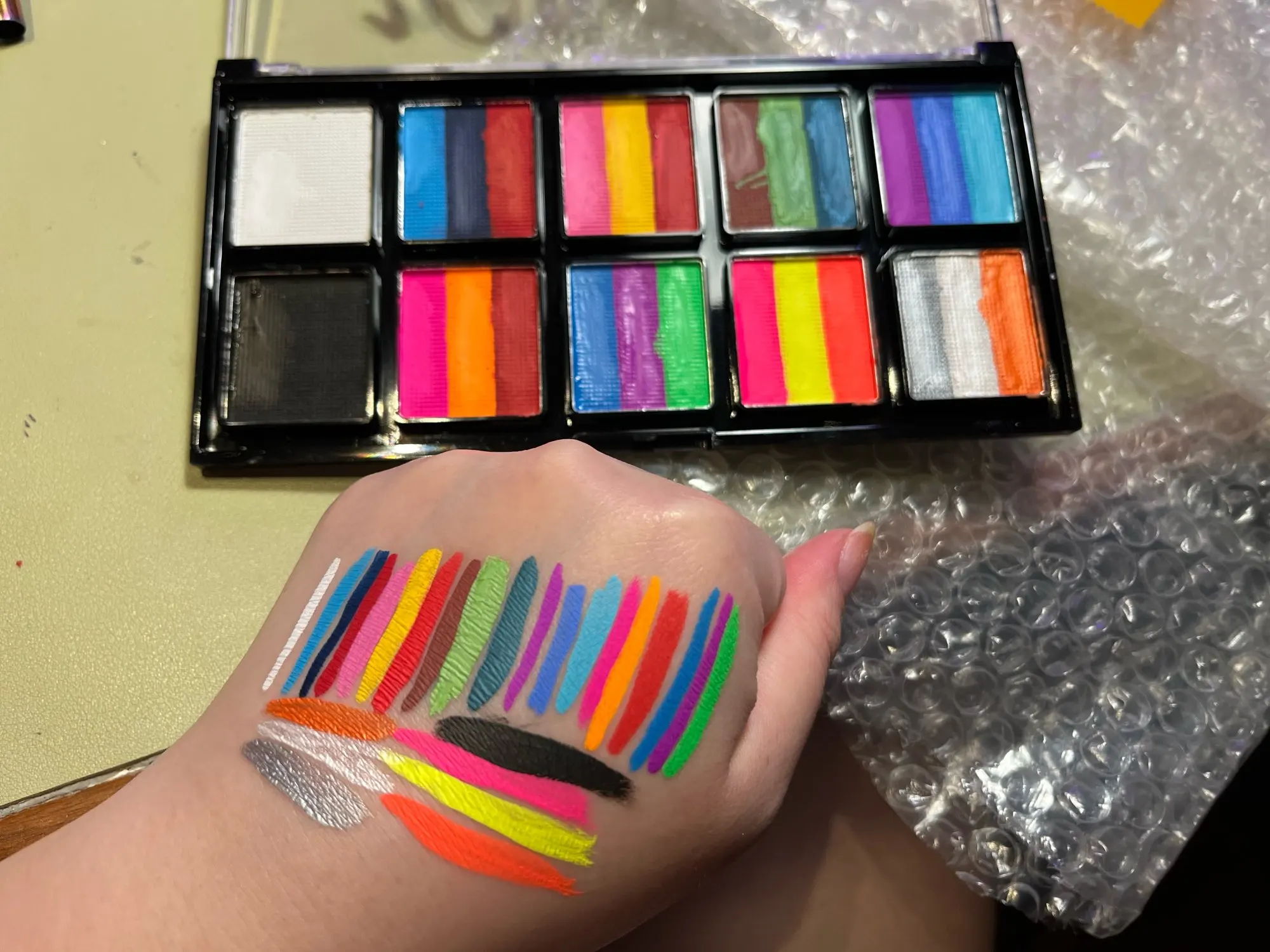 Multicolor Body face painted Make up Flash Tattoo Oil Painting Art Halloween Party Fancy Makeup Tools cosplay make up
Multicolor Body face painted Make up Flash Tattoo Oil Painting Art Halloween Party Fancy Makeup Tools cosplay make up