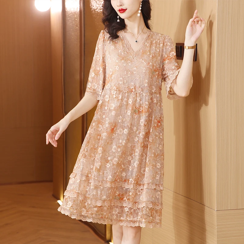 

2024 Summer New High end Heavy Industry Apricot Silk Embroidery Style Slimming Dress with Lace Splicing Loose Size Knee Length