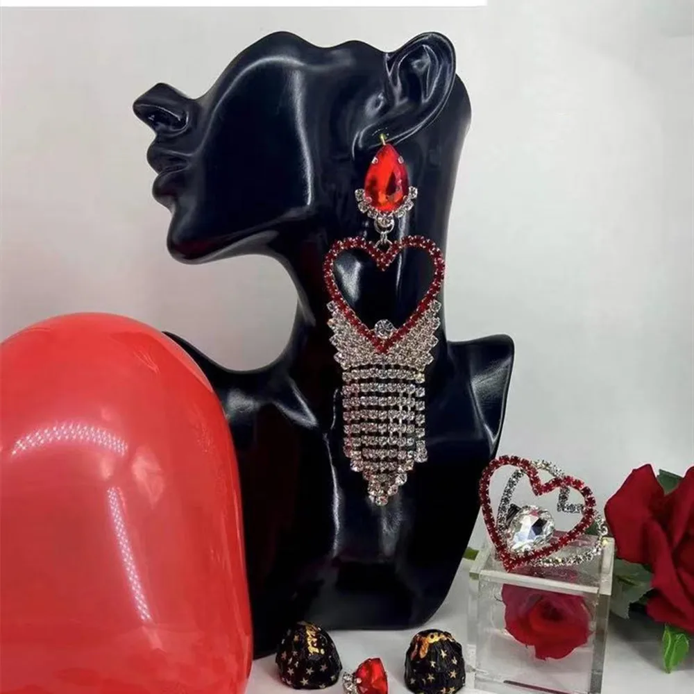 2022 Shiny Crystal Red Big Water Drop Long Tassel Hanging Dangle Earrings for Women Bling Rhinestone Heart Drop Earrings Gift
2022 Shiny Crystal Red Big Water Drop Long Tassel Hanging Dangle Earrings for Women Bling Rhinestone Heart Drop Earrings Gift