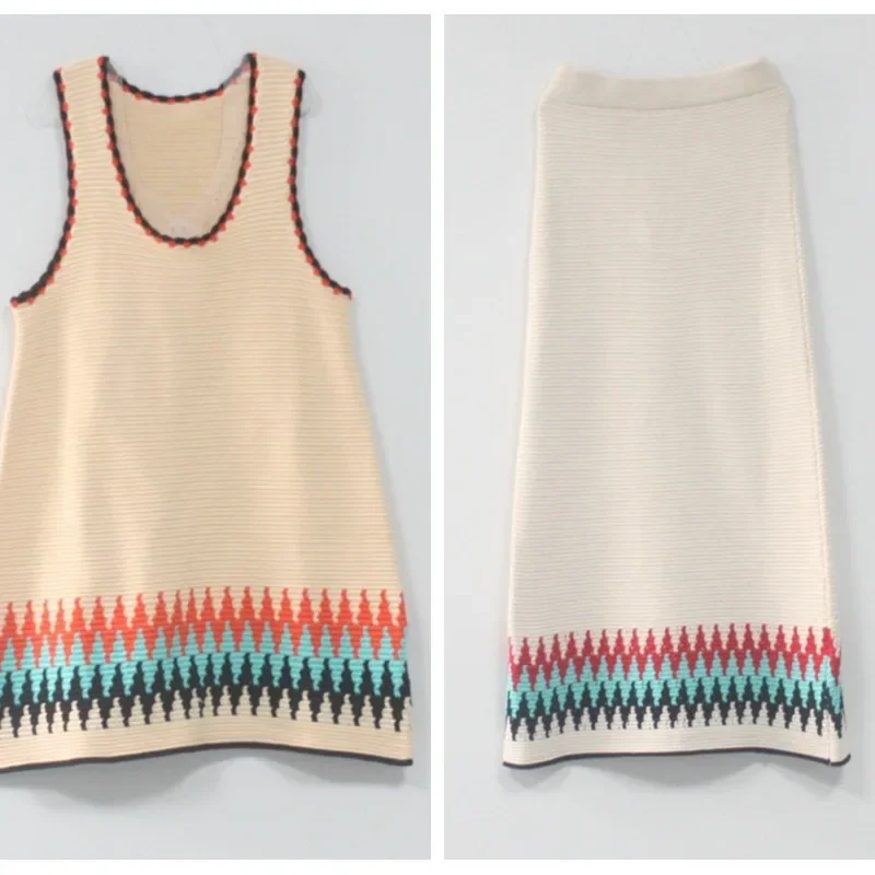 Women's Knitted Set 2024 New Contrasting Colors U-Neck Sleeveless Pullover or Loose Casual High Waist A-Line Midi Skirt
Women's Knitted Set 2024 New Contrasting Colors U-Neck Sleeveless Pullover or Loose Casual High Waist A-Line Midi Skirt