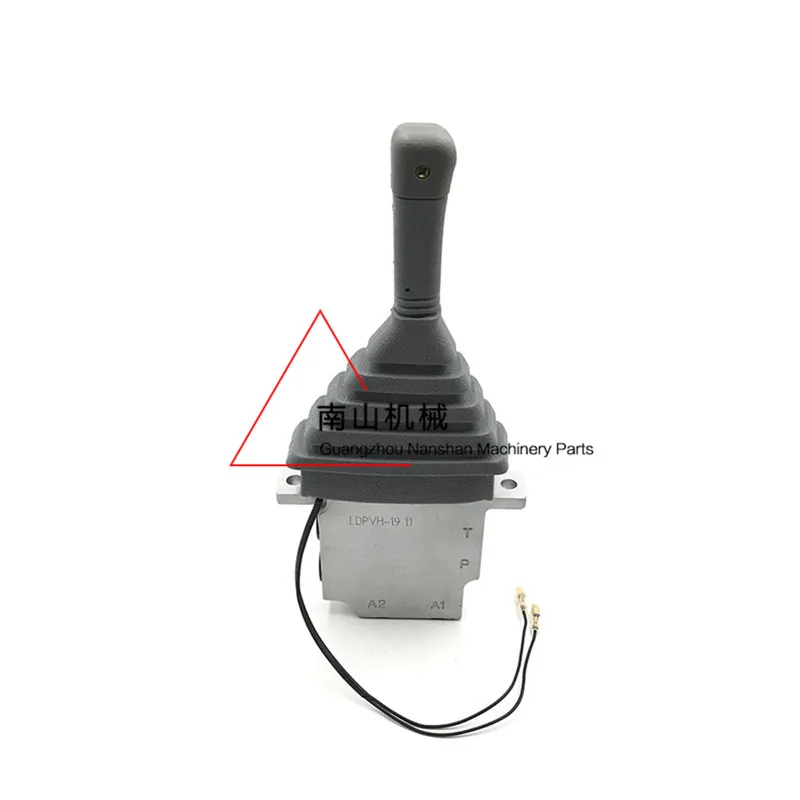 Suitable for Yuchai yc80/85-7/85-8 bulldozer control lever handle assembly dust cover excavator accessories
Suitable for Yuchai yc80/85-7/85-8 bulldozer control lever handle assembly dust cover excavator accessories