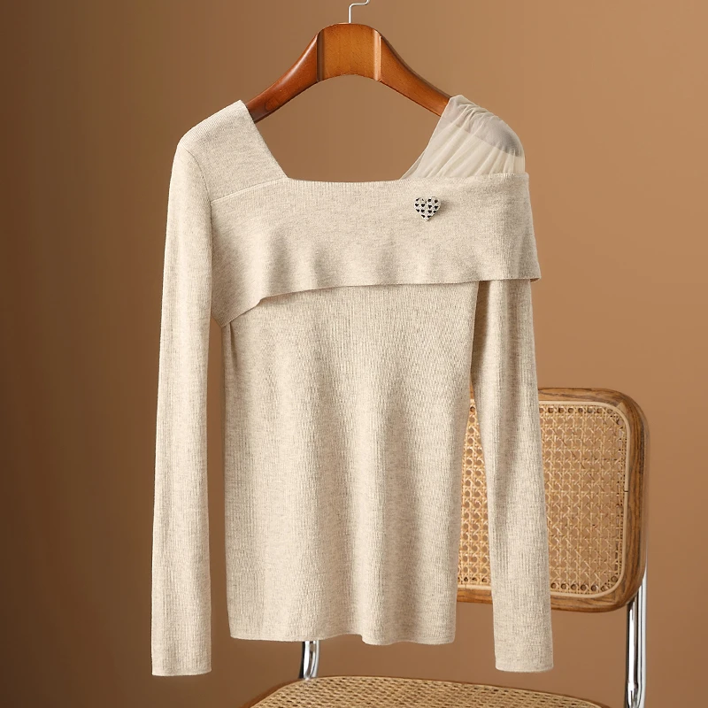 Design and Temperament Square Neck Knitted Top Women's Autumn 2023 Love Button Spliced Wool Top
Design and Temperament Square Neck Knitted Top Women's Autumn 2023 Love Button Spliced Wool Top
