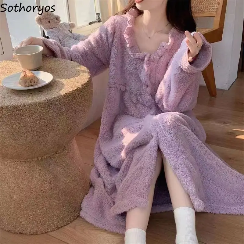 Ночные рубашки из кораллового бархата, женская зимняя утепленная верхняя одежда с V-образным вырезом, пикантная однотонная Милая домашняя ночная рубашка, удобная 
Ночные рубашки из кораллового бархата, женская зимняя утепленная верхняя одежда с V-образным вырезом, пикантная однотонная Милая домашняя ночная рубашка, удобная