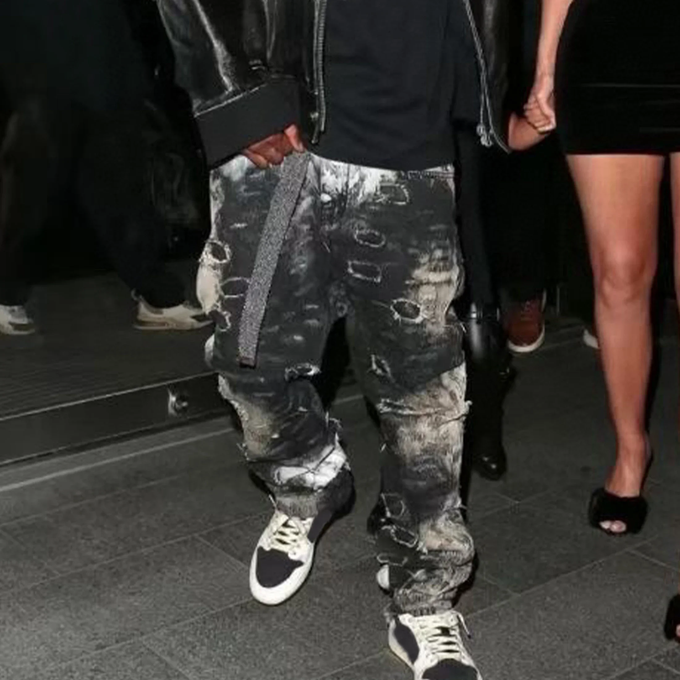 NIGO Men's Cotton Black And White Fashion Embroidered Washed Destroyed Denim Trousers Ngvp #nigo7769
NIGO Men's Cotton Black And White Fashion Embroidered Washed Destroyed Denim Trousers Ngvp #nigo7769