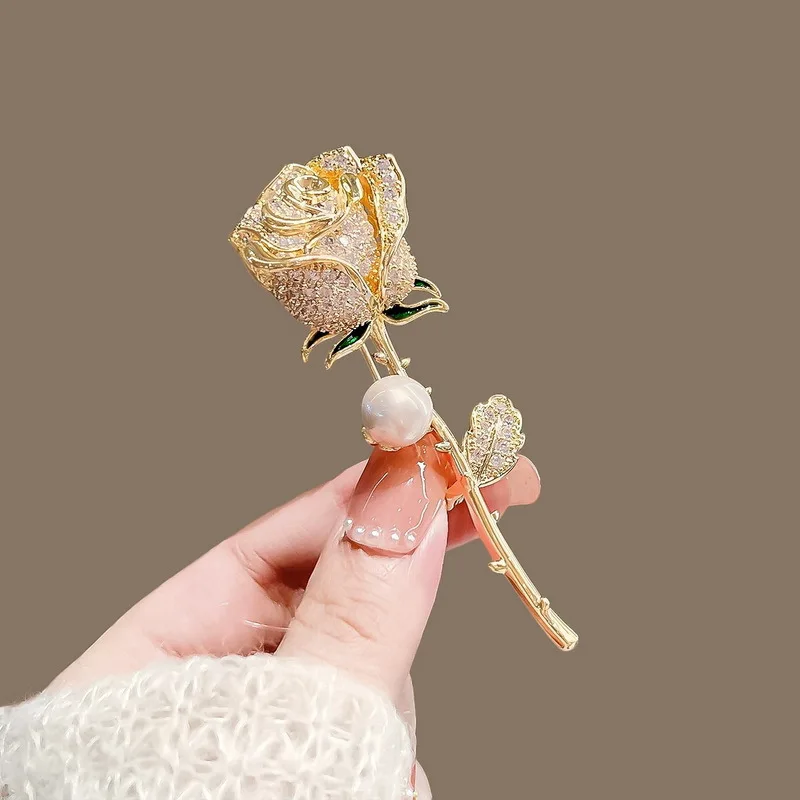 

Golden Rose Brooch Trendy White Pearl Pin Buckle Pave CZ Brooch For Women Charm Decoration Romantic 2024