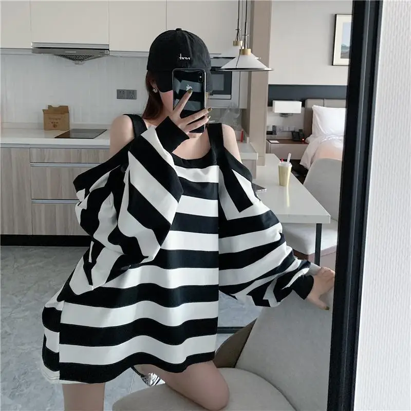 

2023 Spring and Autumn Fashion Stripe Strap Off Shoulder Pure Casual Loose Oversize Long Sleeve Large Edition Versatile T-shirt