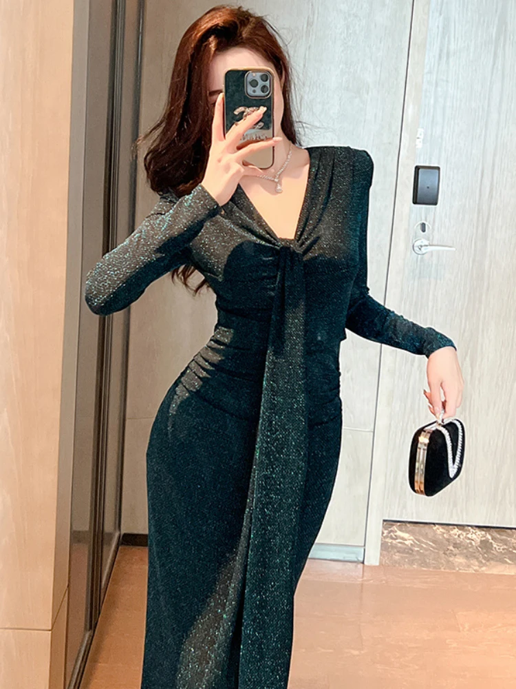 Women's Dress 2024 New in Spring Summer Sexy Fashionable V-neck Pleated Design Slim Fit Shiny Silk Long Dress Woman Clothing
Women's Dress 2024 New in Spring Summer Sexy Fashionable V-neck Pleated Design Slim Fit Shiny Silk Long Dress Woman Clothing