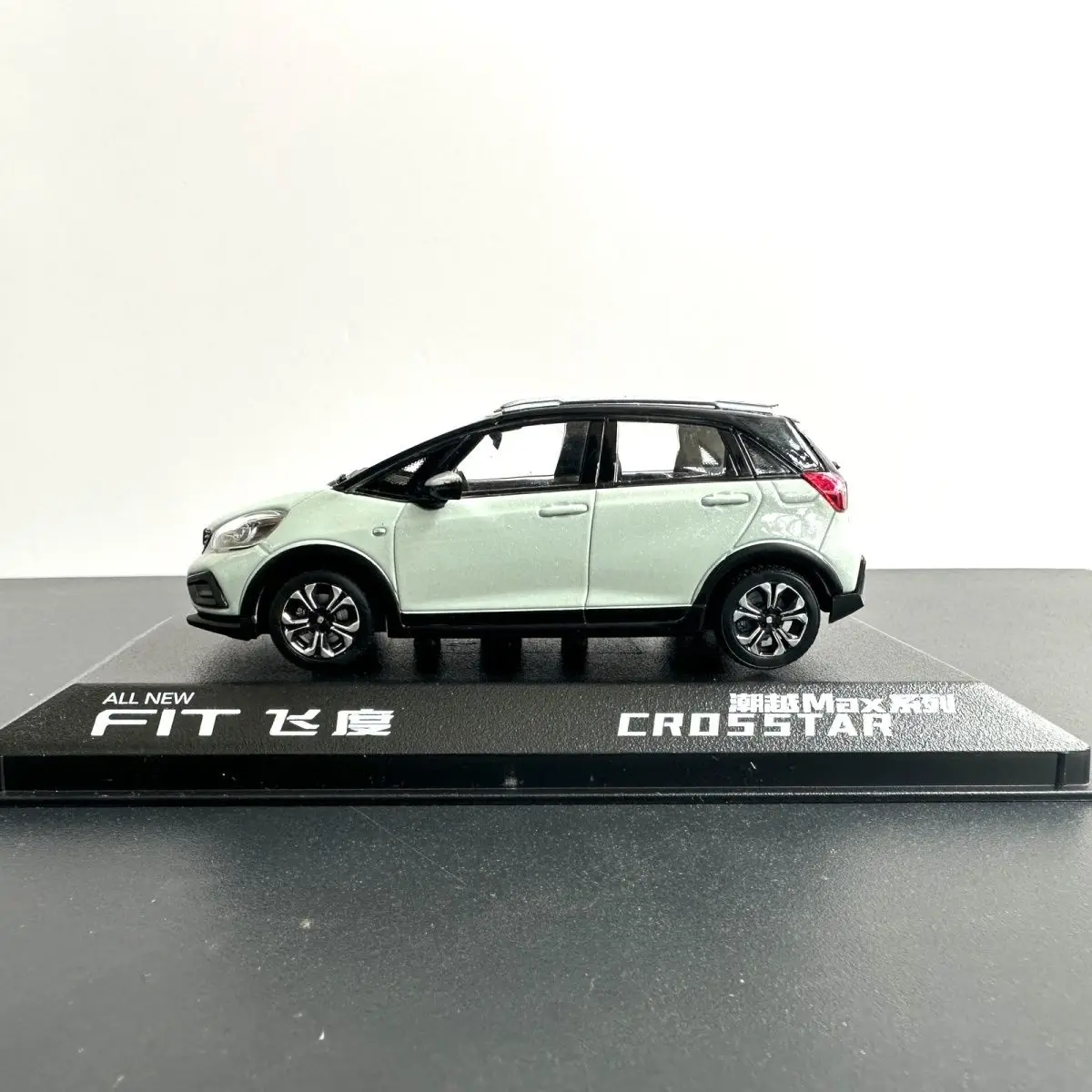 1:43 Fit 2023 Simulated Alloy Car Model Honda Desktop Ornaments Micromodel Adult Gifts Collection Display
1:43 Fit 2023 Simulated Alloy Car Model Honda Desktop Ornaments Micromodel Adult Gifts Collection Display