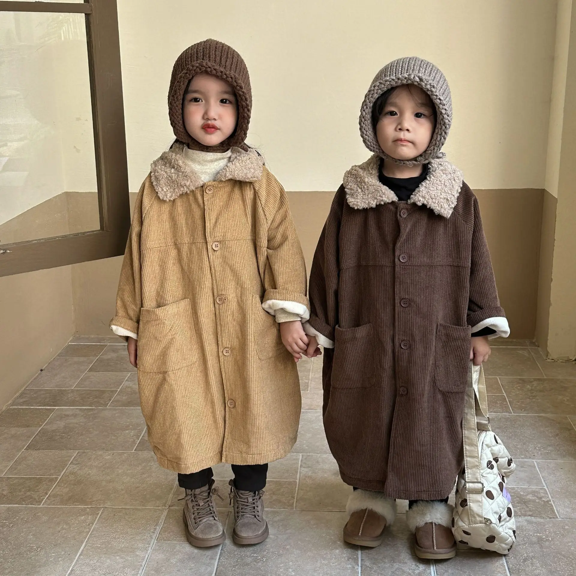 

Осенне-зимняя детская Вельветовая утепленная Вельветовая ветровка для мальчиков и девочек, однотонные Длинные Топы в стиле ретро, пальто, детская повседневная куртка с карманами