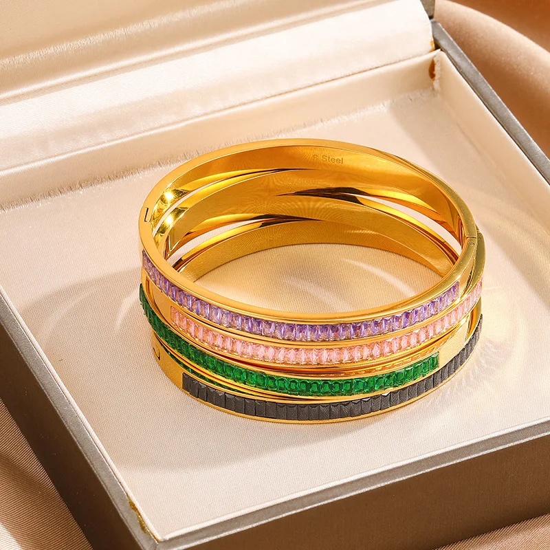 ALTERA Luxury Trendy Shiny Full of Crystal Bangle for Women Gift Fashion Gold Plated No Fade Stainless Steel Bangle Gift Party
ALTERA Luxury Trendy Shiny Full of Crystal Bangle for Women Gift Fashion Gold Plated No Fade Stainless Steel Bangle Gift Party