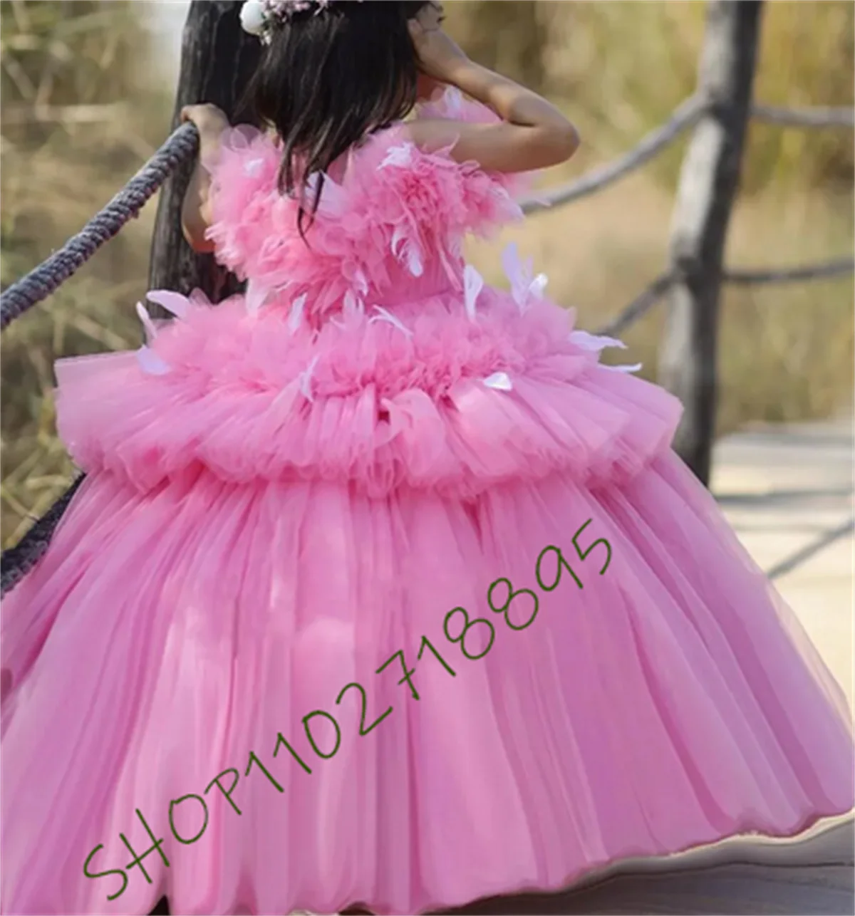 

Luxury Pink Ruffled Princess Gown Flower Girl Dress for Wedding Sheer Neck Feather Decoration Kid Pageant Gown First Communion