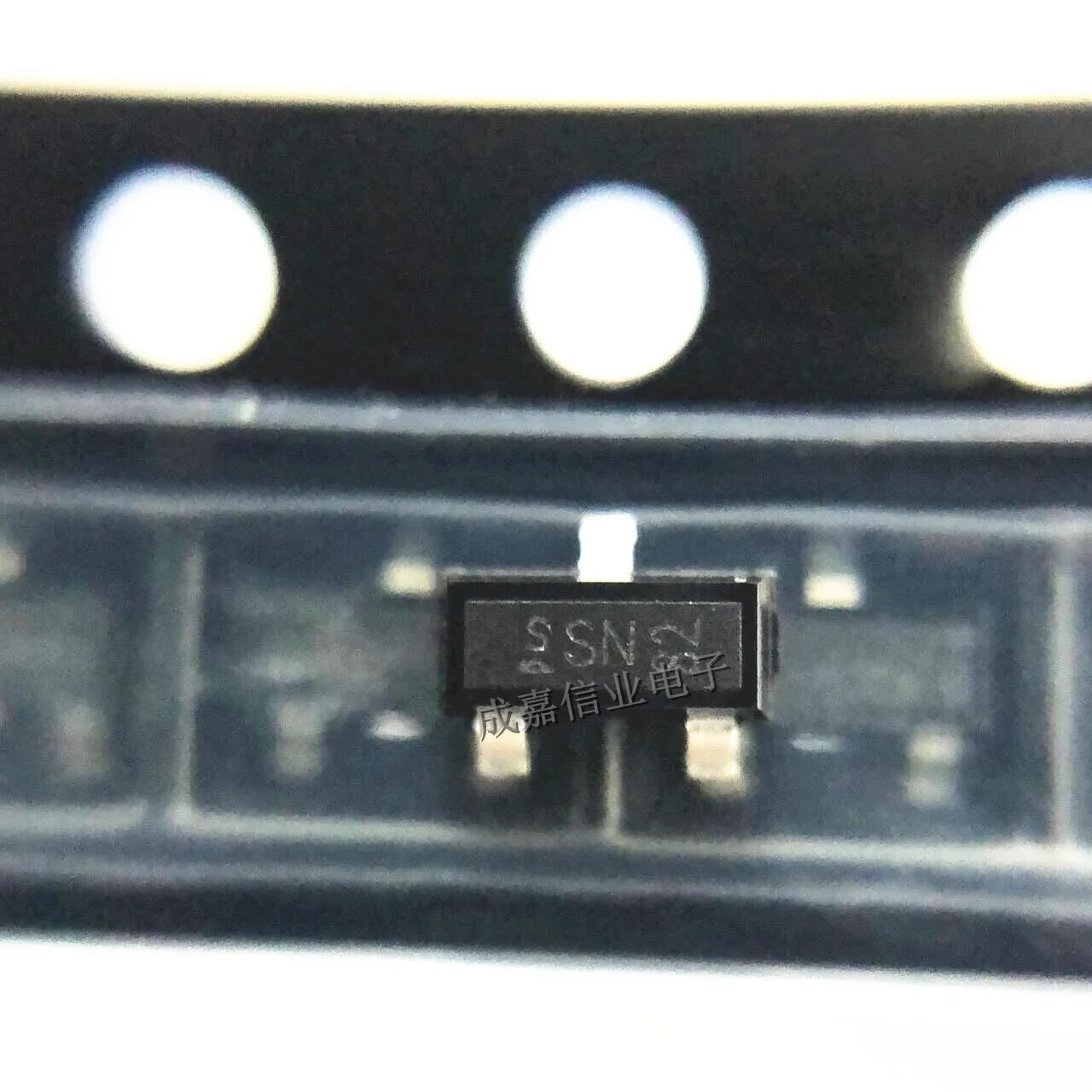 10pcs/Lot SN7002NH6433XTMA1 SOT-23-3 SN7002N MARKING;SN Trans MOSFET N-CH 60V 0.2A Automotive AEC-Q101 3-Pin
10pcs/Lot SN7002NH6433XTMA1 SOT-23-3 SN7002N MARKING;SN Trans MOSFET N-CH 60V 0.2A Automotive AEC-Q101 3-Pin