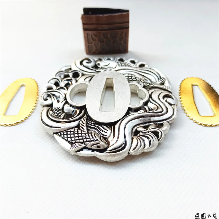 BEAUTIFUL ALLOY MATERIAL HABAKI SEPPA TSUBA GUARD PIERCED FISH AND SEA WAVE DESIGN FOR JAPANA KATANA SAMURAI SWORD FITTINGS NEW
BEAUTIFUL ALLOY MATERIAL HABAKI SEPPA TSUBA GUARD PIERCED FISH AND SEA WAVE DESIGN FOR JAPANA KATANA SAMURAI SWORD FITTINGS NEW