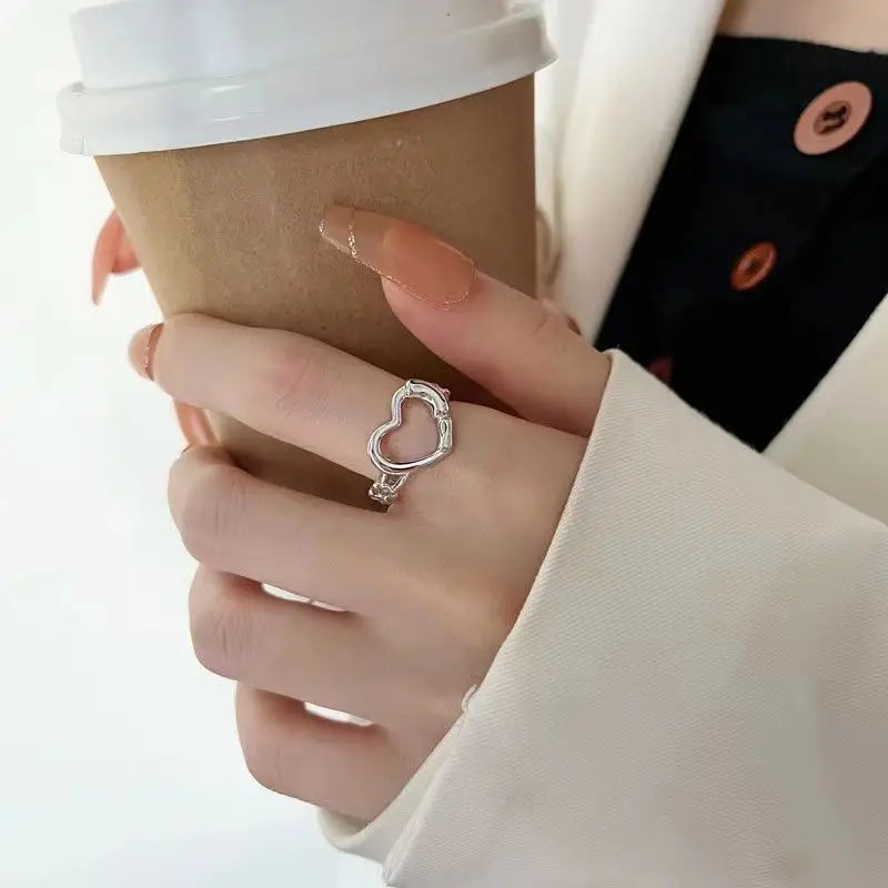 INS Love Ring Women's Fashion Chain Hollow Trendy Cool Index Finger Ring Y2K Accessories Vintage Hip Hop Couple Jewelry Gift
INS Love Ring Women's Fashion Chain Hollow Trendy Cool Index Finger Ring Y2K Accessories Vintage Hip Hop Couple Jewelry Gift