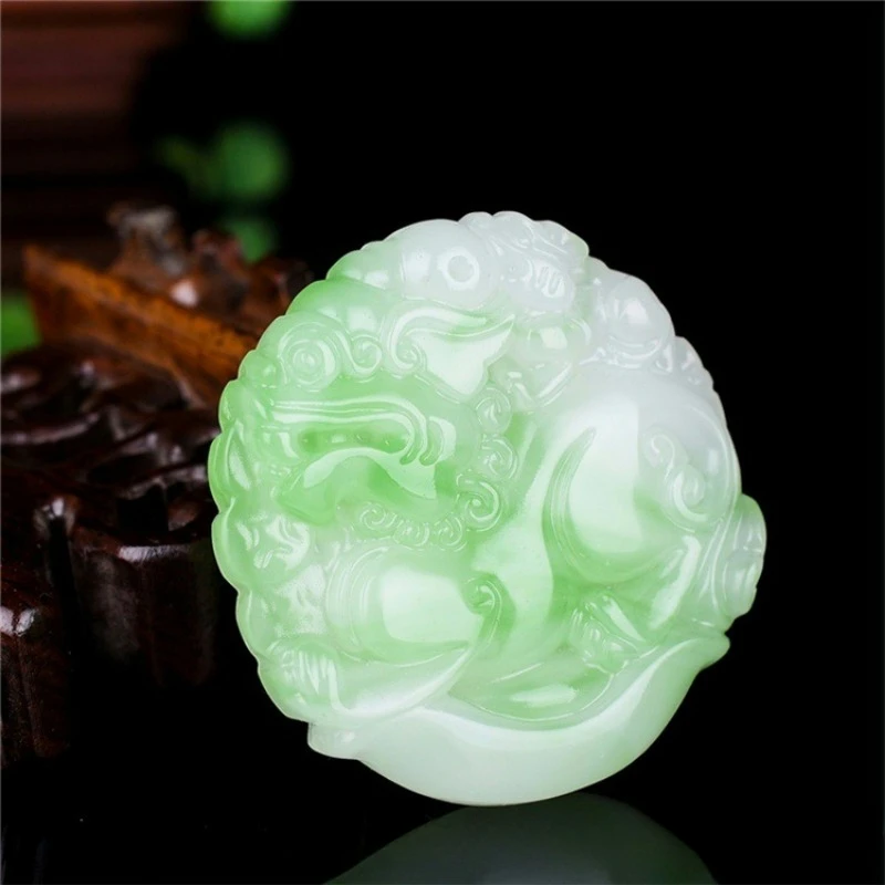 White and Green Dual Color Yuanbao Qilin Pendant, Men's and Women's Fashionable and Minimalist Carving Pendant
White and Green Dual Color Yuanbao Qilin Pendant, Men's and Women's Fashionable and Minimalist Carving Pendant
