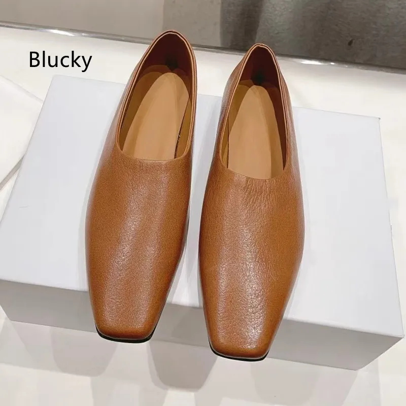 2023 Summer Womens Genuine Leather Slippers Square Toe High Heels Solid Color Slim Fit Fashion Style
2023 Summer Womens Genuine Leather Slippers Square Toe High Heels Solid Color Slim Fit Fashion Style