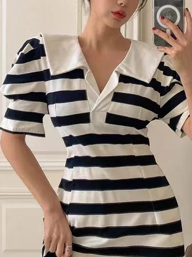 French Temperament Lady Lapel Slimming Contrast Color Bubble Sleeve A-line Dress Fashion Chic Retro Women Slim Fit Striped Dress
French Temperament Lady Lapel Slimming Contrast Color Bubble Sleeve A-line Dress Fashion Chic Retro Women Slim Fit Striped Dress