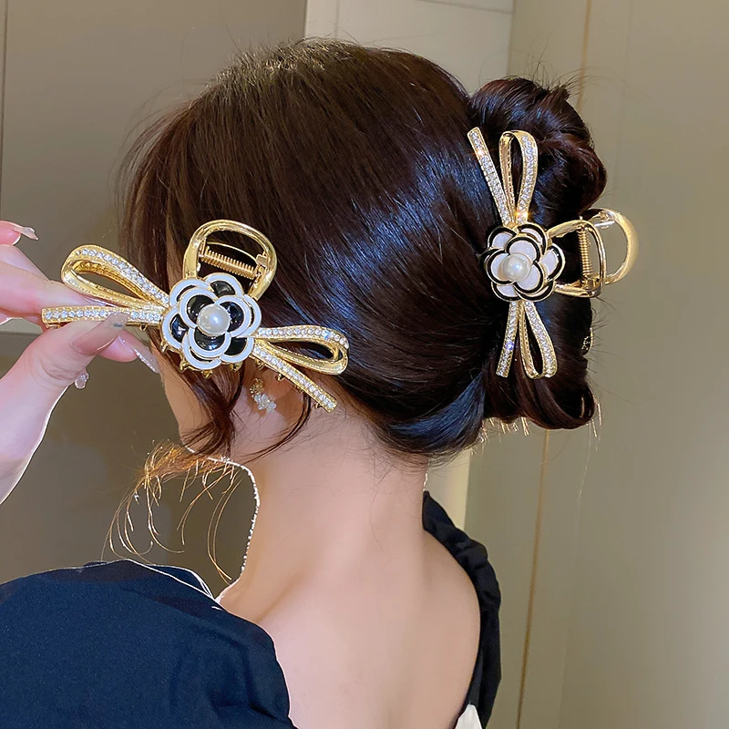 New Retro Pearl Camellia bow Hair Clips Women's Fashion Metal Shark Clips Elegant Ponytail Headwear Hair Accessories Ornament
New Retro Pearl Camellia bow Hair Clips Women's Fashion Metal Shark Clips Elegant Ponytail Headwear Hair Accessories Ornament