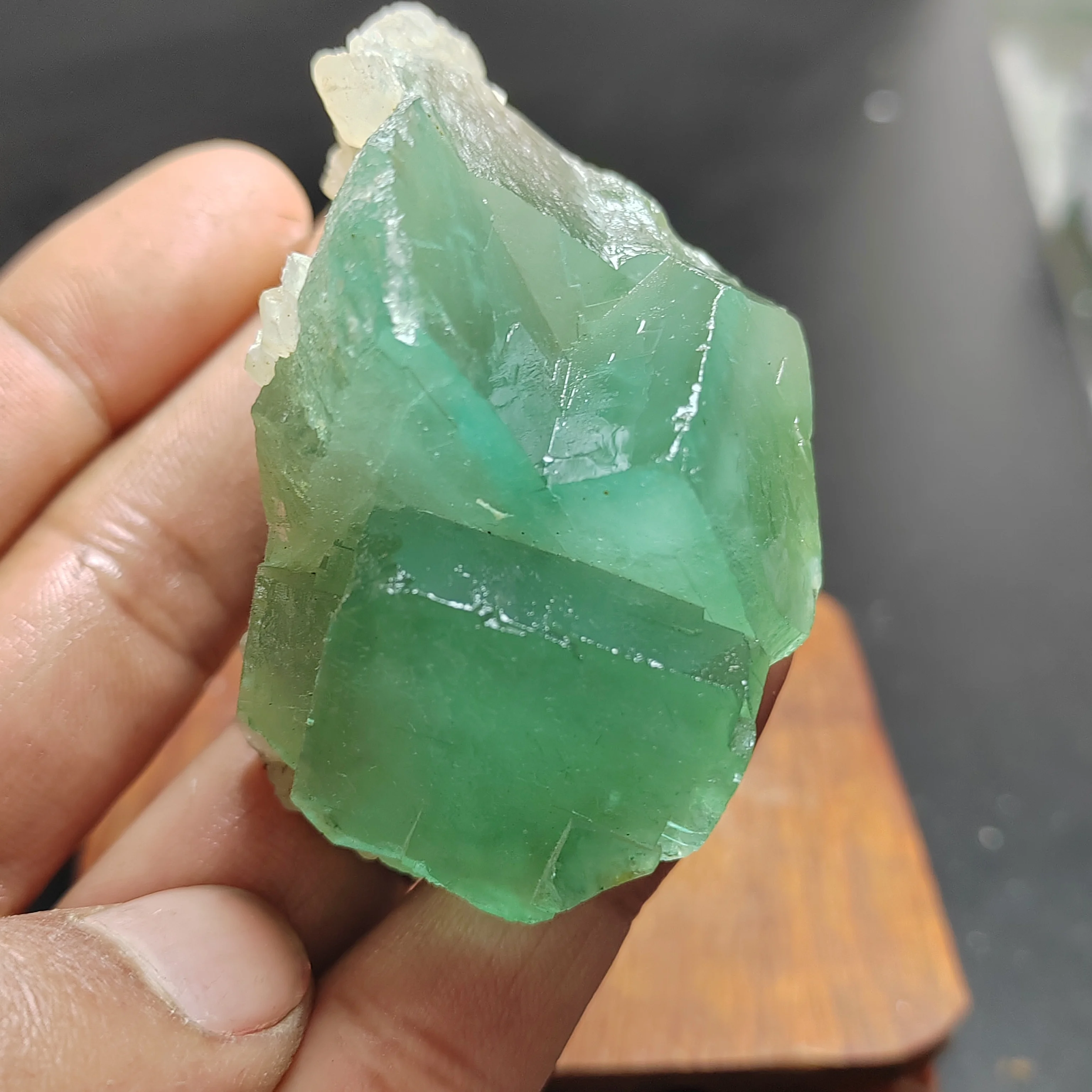 Natural122g green fluorite ore symbiosis teaching specimen healing energy home decoration original stone collection decoration
Natural122g green fluorite ore symbiosis teaching specimen healing energy home decoration original stone collection decoration