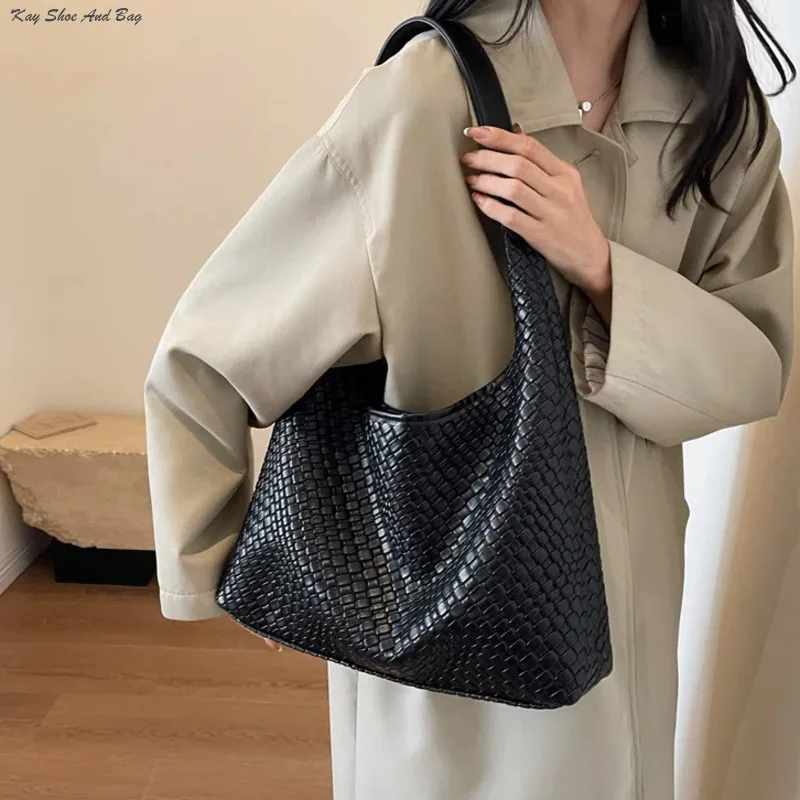 

Women's Tote Bag 2024 New High end Niche Weaving Fashion Shoulder Bag Commuting Large Capacity Fashion Simple Solid Color Bag