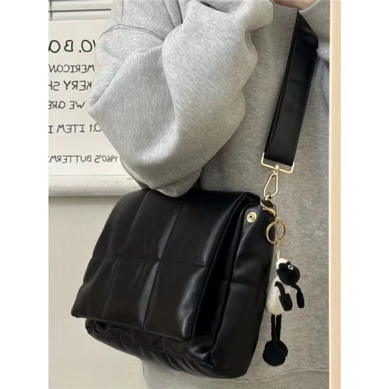 Cotton Padded Crossbody Bags for Women 2023 Casual Quilted Women Shoulder Bag Wide Strap Square Tote Soft Designer Handbags New
Cotton Padded Crossbody Bags for Women 2023 Casual Quilted Women Shoulder Bag Wide Strap Square Tote Soft Designer Handbags New