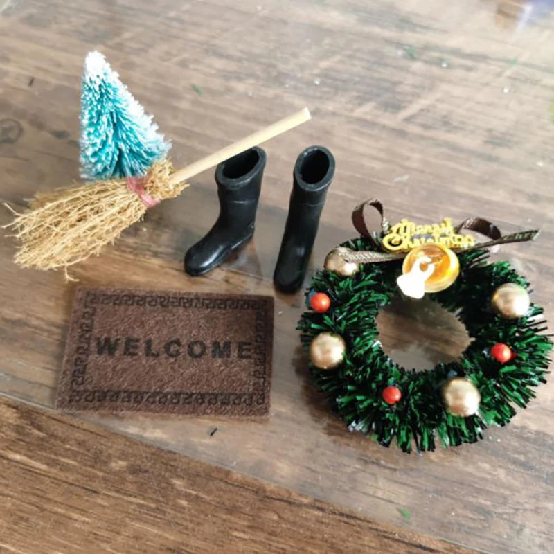 

1/2/5/10Pcs 1/12 Dollhouse Christmas Tree Boots Wreath Pine Santa Claus Carpet Broom Miniature Dollhouse Christmas Accessories