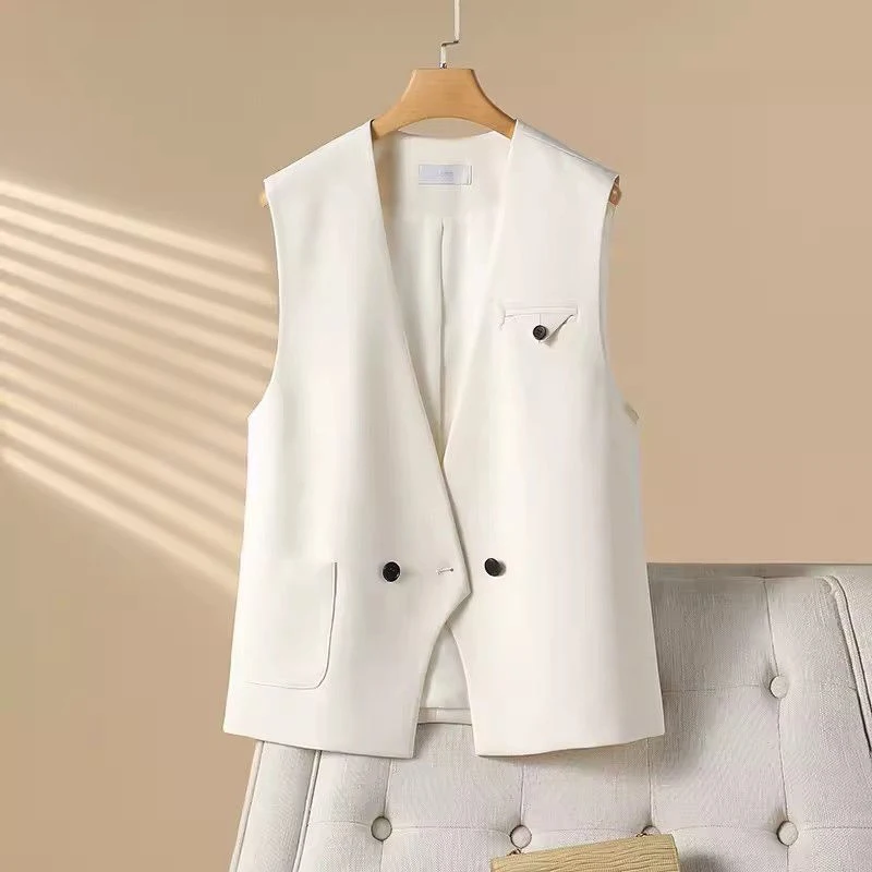 Women's vest in a suit and vest for autumn 2024, new Korean women's outerwear, with a black short vest jacket 
Women's vest in a suit and vest for autumn 2024, new Korean women's outerwear, with a black short vest jacket