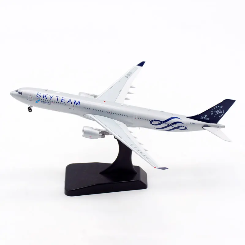 

A Southern Airlines A330-300 Civil Aviation Airliner Alloy & Plastic Model 1:400 Scale Diecast Toy Gift Collection Simulation