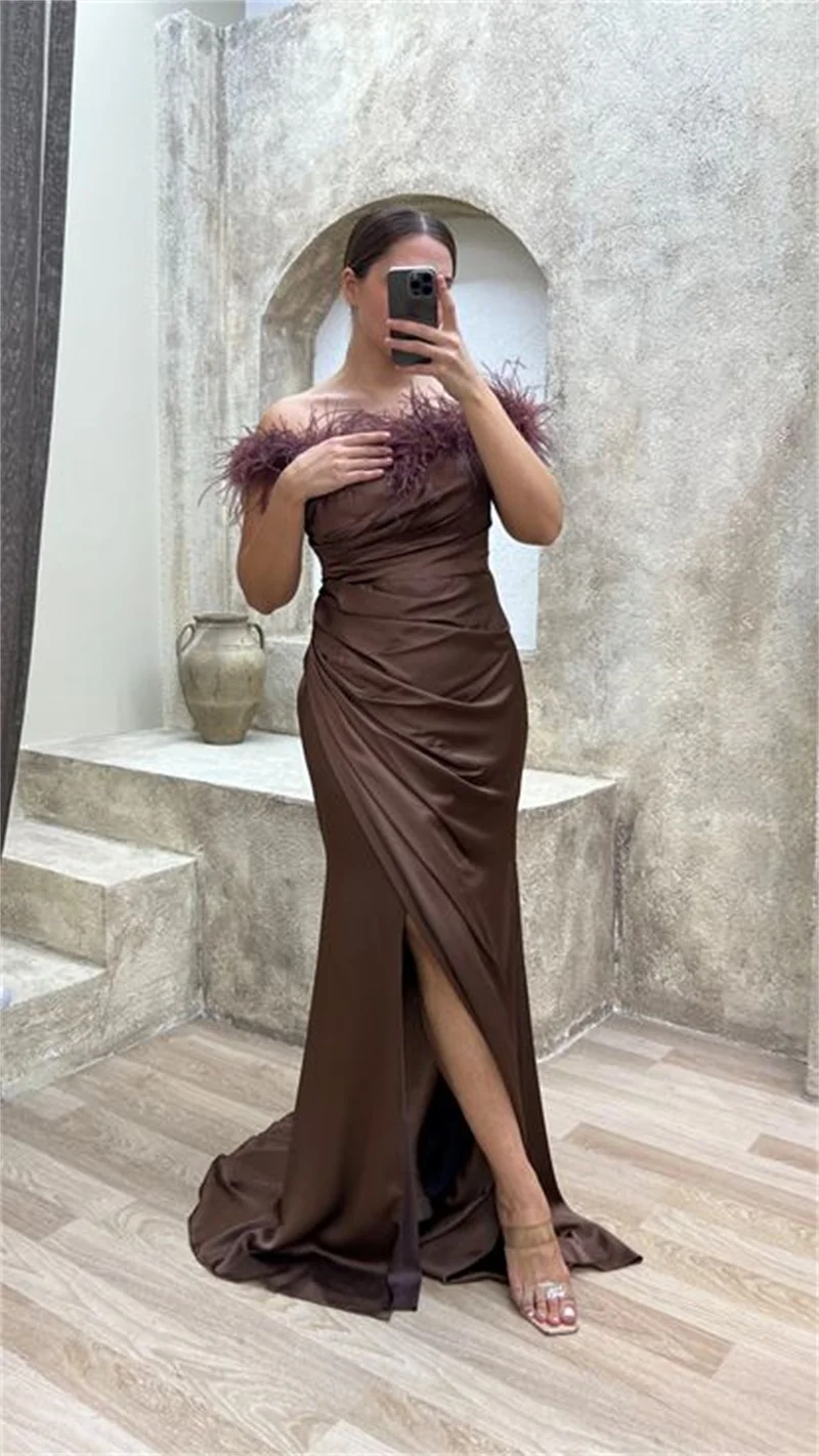 Modern Style Ball Gowns Luxury Dresses Women 2024 Feather Off the Shoulder Pleat Side Slit Chapel Train Backless Abendkleider
Modern Style Ball Gowns Luxury Dresses Women 2024 Feather Off the Shoulder Pleat Side Slit Chapel Train Backless Abendkleider