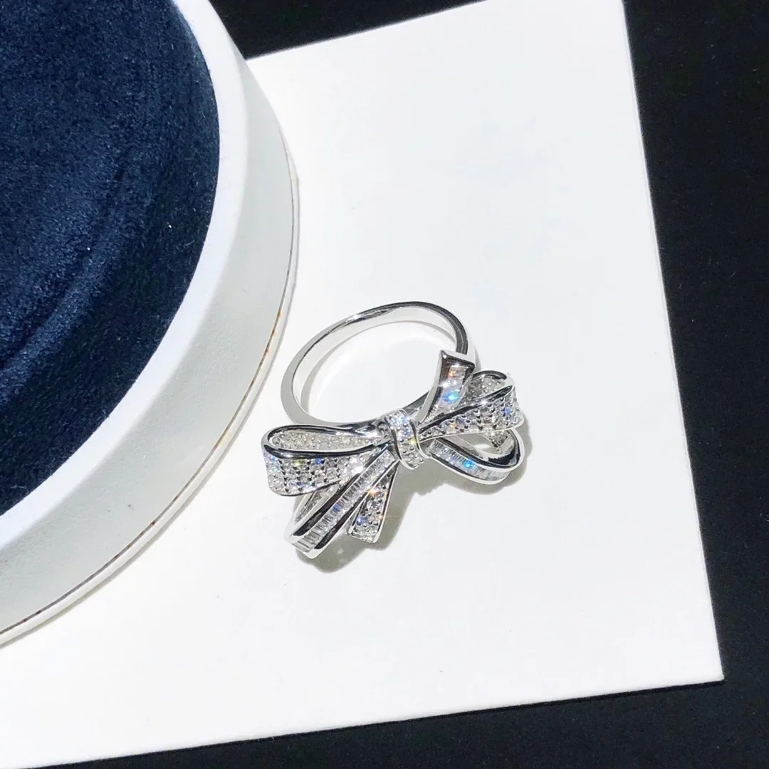 2023 Hot Brand Anniversary Gifts Party Jewelry Bowknot CZ Diamond Rings Wedding Jewelry Top Engagement Bowknot Luxury Jewelry
2023 Hot Brand Anniversary Gifts Party Jewelry Bowknot CZ Diamond Rings Wedding Jewelry Top Engagement Bowknot Luxury Jewelry