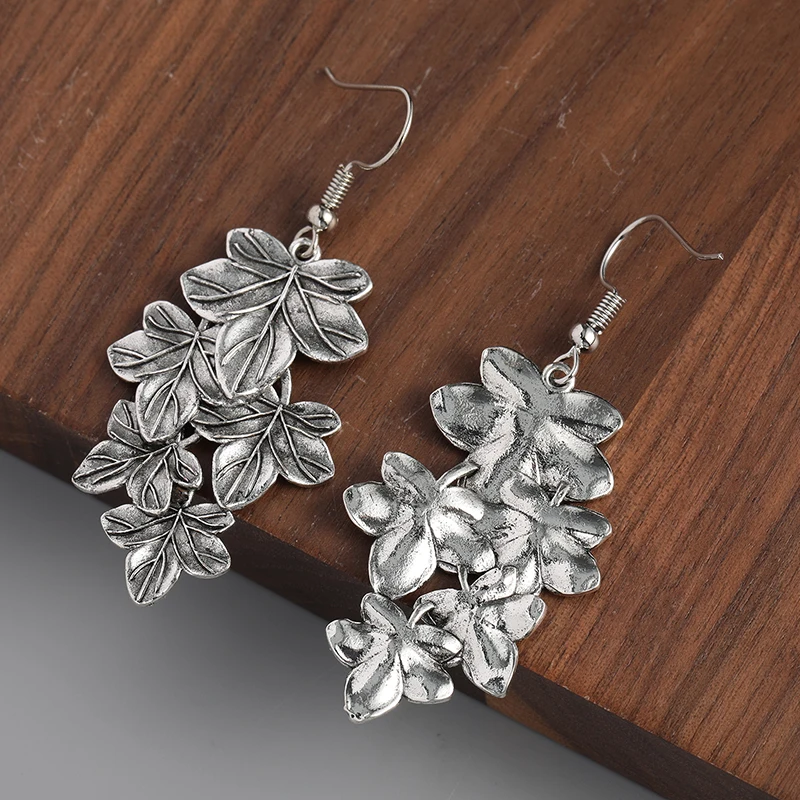 

Bohemian Vintage Geometry Dangle Earrings for Women Leaf Type Earring Pendant Zinc Alloy Ear Drops for Party and Wedding