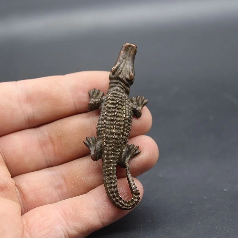 Collection of ancient bronze artifacts, small crocodiles, a pair of home and office desk handicrafts, commercial ceremony
Collection of ancient bronze artifacts, small crocodiles, a pair of home and office desk handicrafts, commercial ceremony