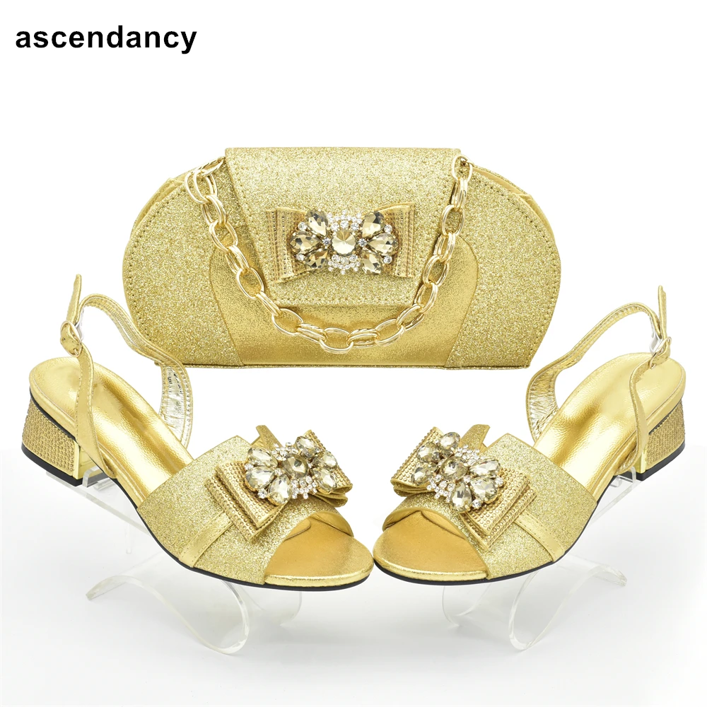 Italian Shoes and Bag Matching Set Luxury Designer Shoes Decorated with Appliques Africa Shoe and Bags Set Low Heels Women Pumps
Italian Shoes and Bag Matching Set Luxury Designer Shoes Decorated with Appliques Africa Shoe and Bags Set Low Heels Women Pumps