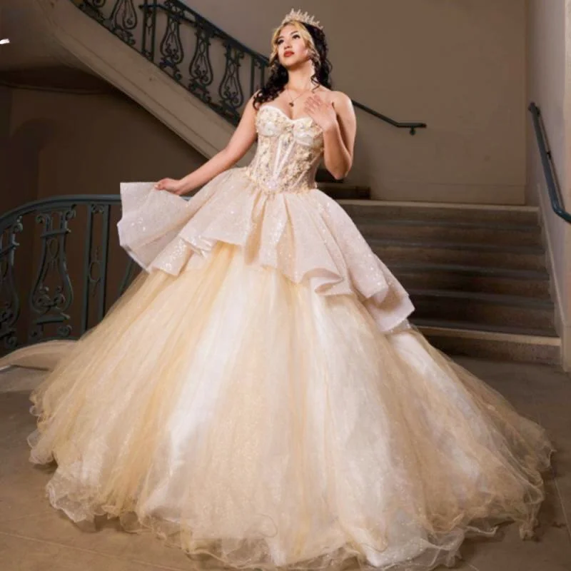 Sweetheart Pageant Quinceanera Dresses 2023 Luxury Appliques Flowers Sequined Tiered Princess Party Sweet 15 Ball Gown
Sweetheart Pageant Quinceanera Dresses 2023 Luxury Appliques Flowers Sequined Tiered Princess Party Sweet 15 Ball Gown