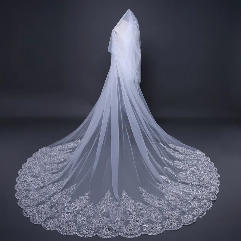 Bride Veil Trailing Wedding Dress Accessories Exquisite Sequined Lace Studded Photo Veil.
Bride Veil Trailing Wedding Dress Accessories Exquisite Sequined Lace Studded Photo Veil.