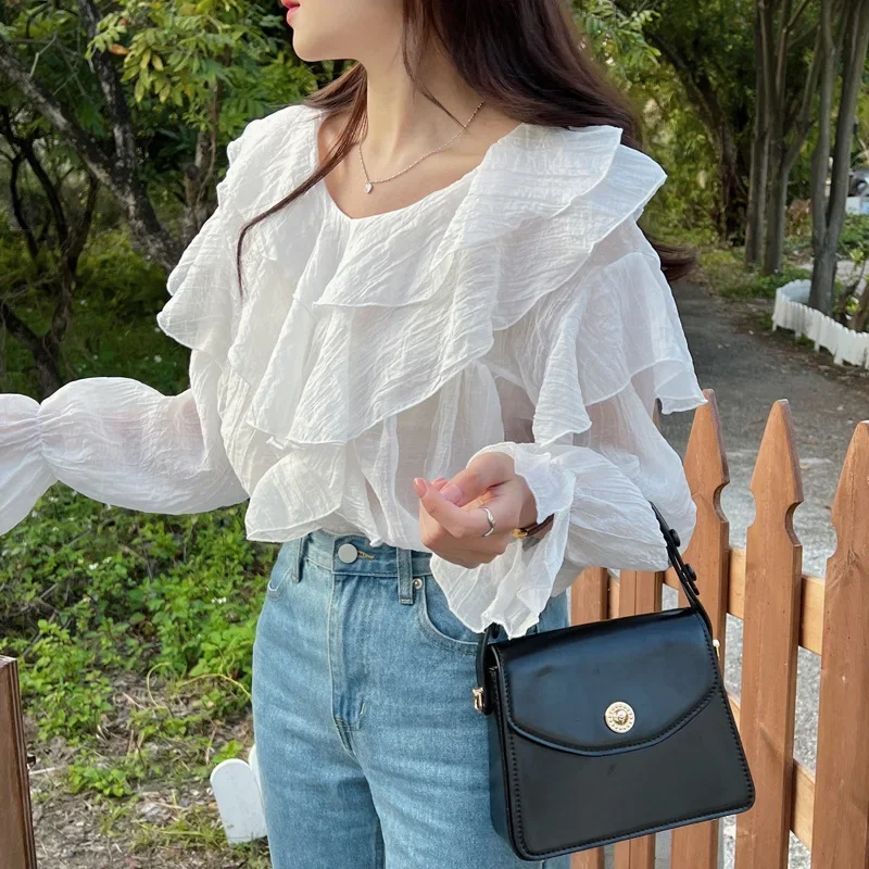 Elegant Korean Blouses Shirts Women Summer 2023 Long Sleeve V-neck Ruffles Shirts Pleated Tops Casual Loose Shirt Female Blusas
Elegant Korean Blouses Shirts Women Summer 2023 Long Sleeve V-neck Ruffles Shirts Pleated Tops Casual Loose Shirt Female Blusas