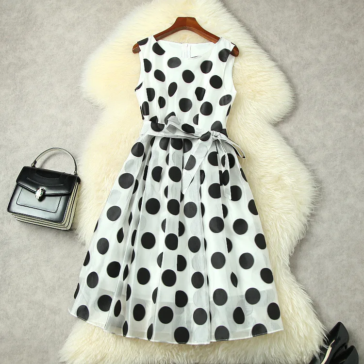 European and American women's wear spring 2022 new Sleeveless round neck polka dot print Cotton dress with fashionable belt
European and American women's wear spring 2022 new Sleeveless round neck polka dot print Cotton dress with fashionable belt