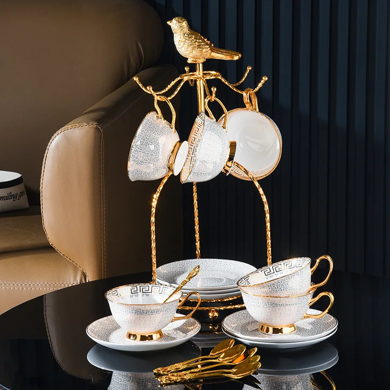 

Европейский кофейный набор из костяного фарфора, креативная керамическая чашка для послеобеденного чая из Пномпеня и блюдце с ложкой, хороший подарок