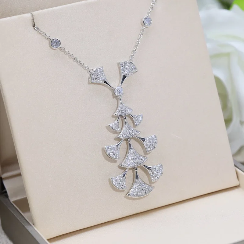 Fashion Women Lady Necklace 925 Sterling Silver Full Zircon Tassels Skirt Fan Shaped Pendant Plated Gold Color Clavicle Chain
Fashion Women Lady Necklace 925 Sterling Silver Full Zircon Tassels Skirt Fan Shaped Pendant Plated Gold Color Clavicle Chain